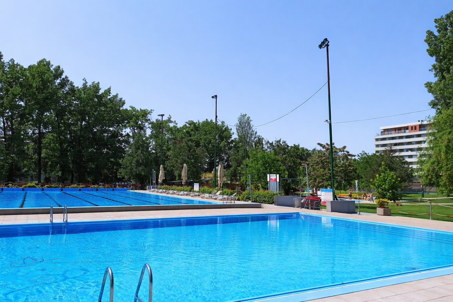 Termálne kúpalisko Komárno – bazén a oddych v letnej sezóne